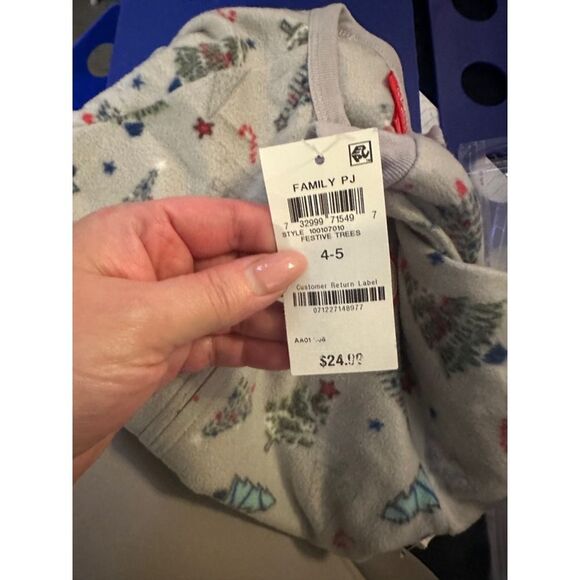 Macy’s Family Pajamas Sleepsuit Festive Trees 4-5 & 8 kids - Picture 4 of 5